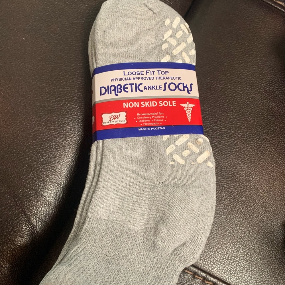 BRAND NEW: Diabetic Ankle Socks with Non Skid Sole (Size 9-11) Three Pairs